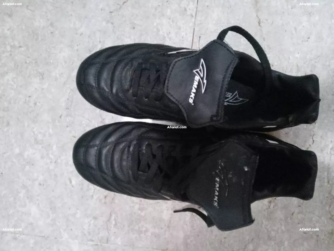 crampon pointue 39.. marque connue ....très souple ..prix 50 d