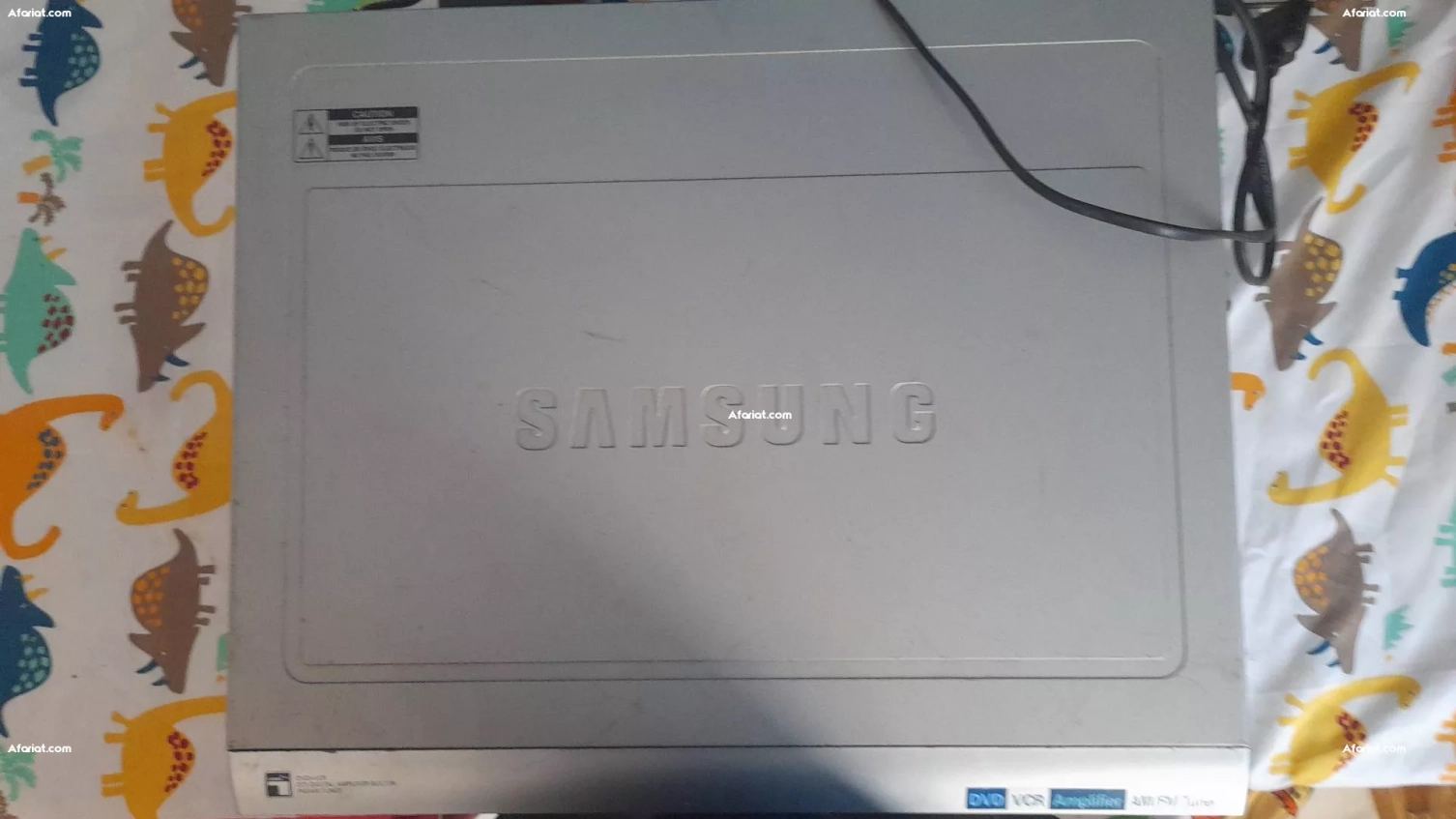 Une lecteur SAMSUNG /cd,dvd,vcd,cd-r,cd-rw,mp3,vhs et S-vhs.