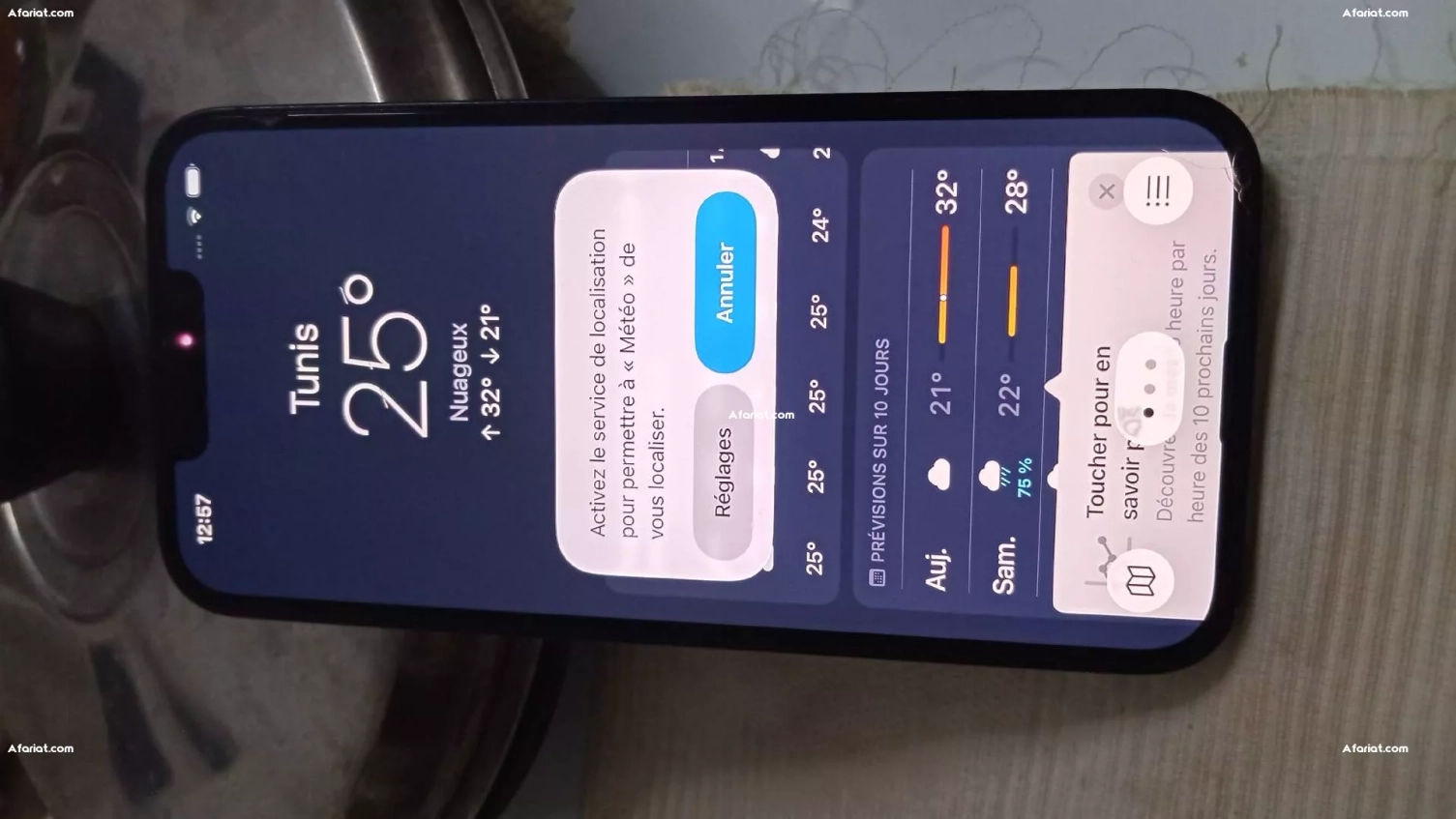 Je mets en vente mon Iphone 13 à  1100 d. Appeler 96 124 719.