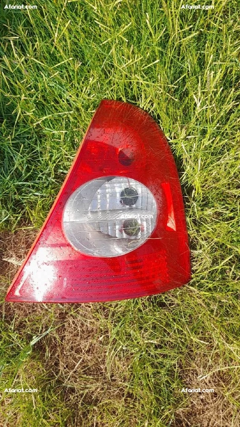feux rouge clio de côté droite