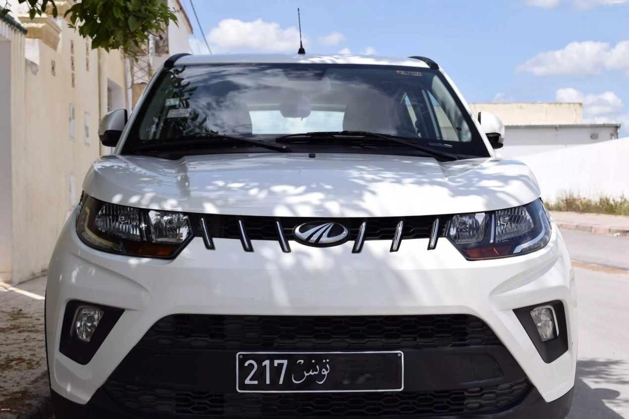 Mahindra KUV100 K8 Tout option