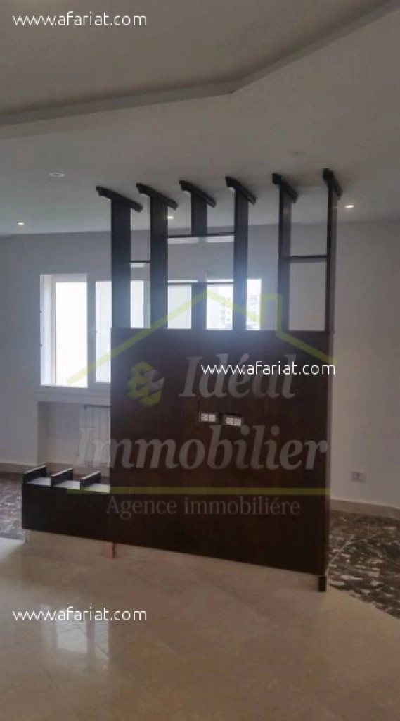 Bel appartement S+4 aux Jardins de Carthage