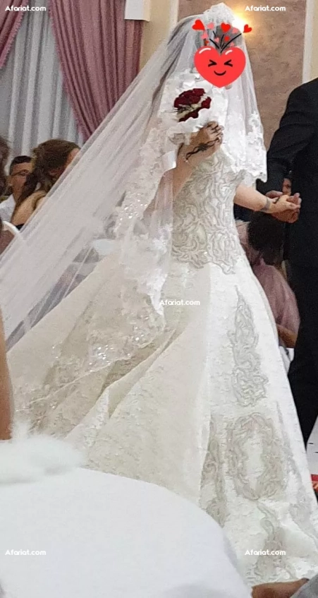 à vendre ou à louer robe de mariée acheté à Paris