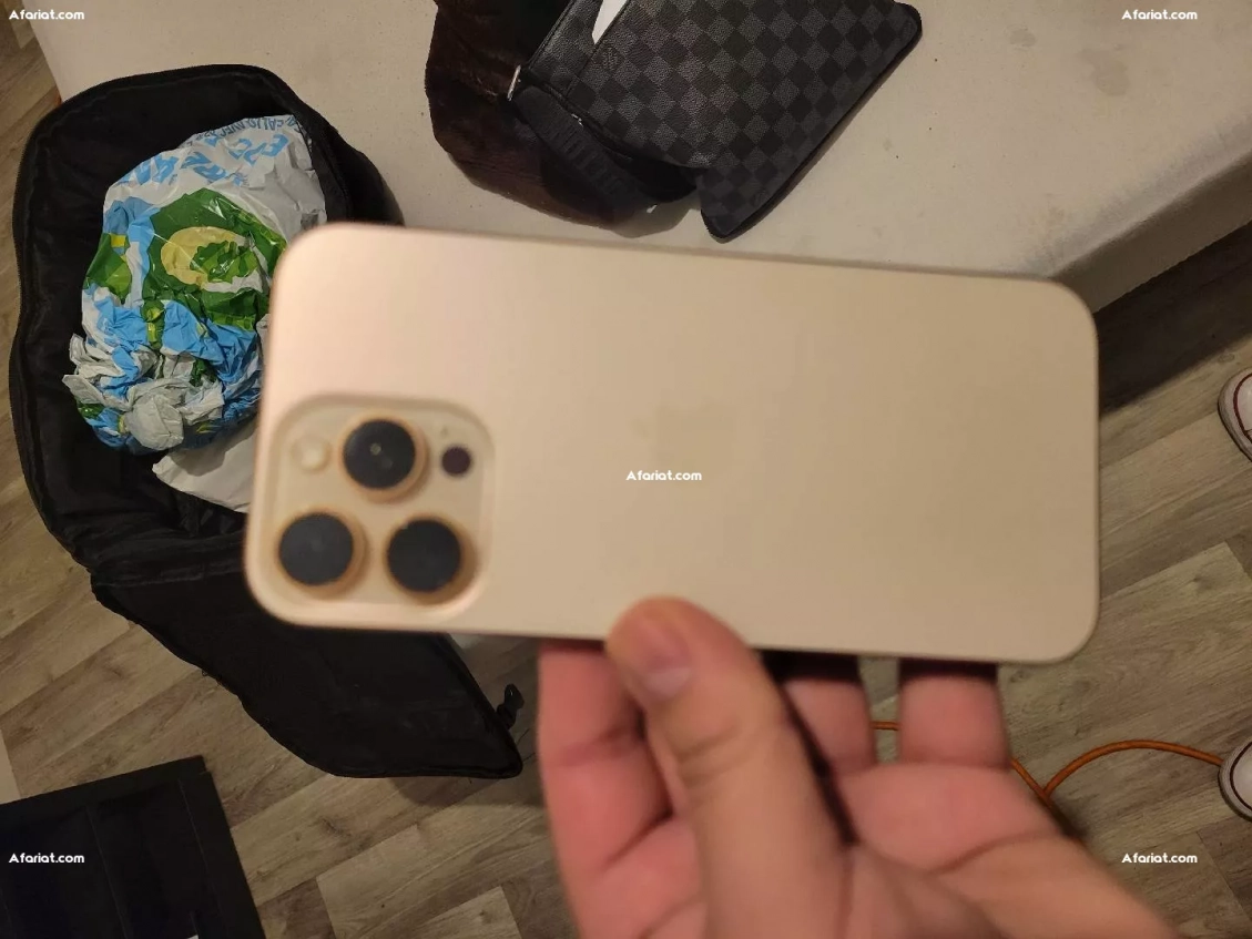iphone 16 pro max Gold