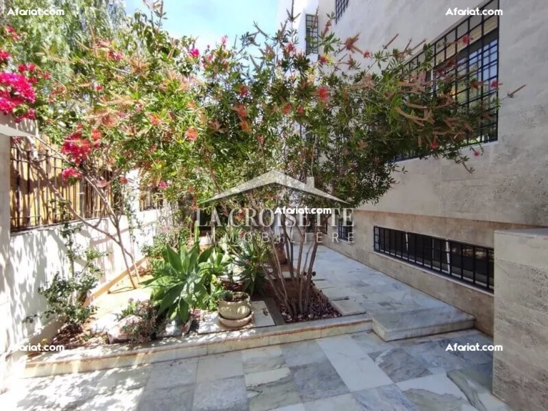 Villa S+5 avec piscine à La Marsa MVL1485