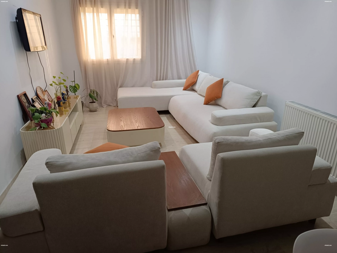 Salon complet moderne en excellent état