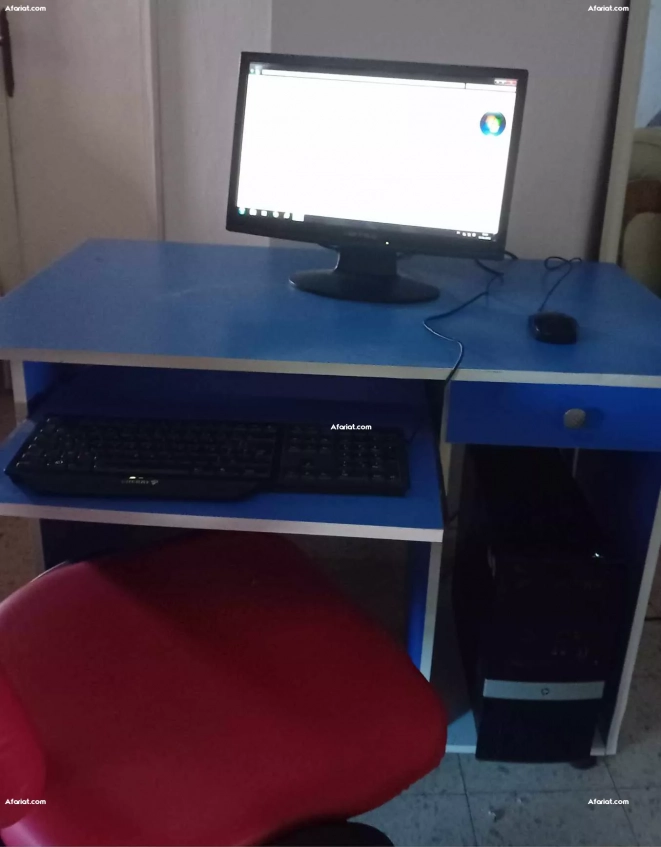 Ordinateur de bureau +bureau +chaise