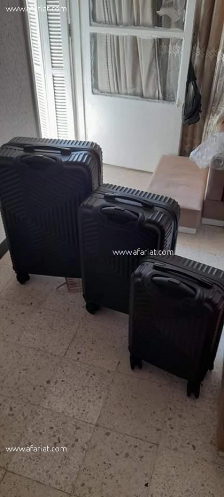 3 valises en noir