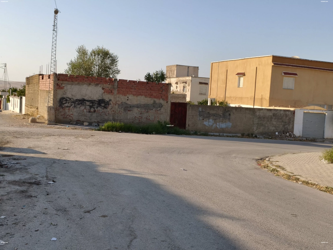 Terrain semi-construit de 400m2 à vendre