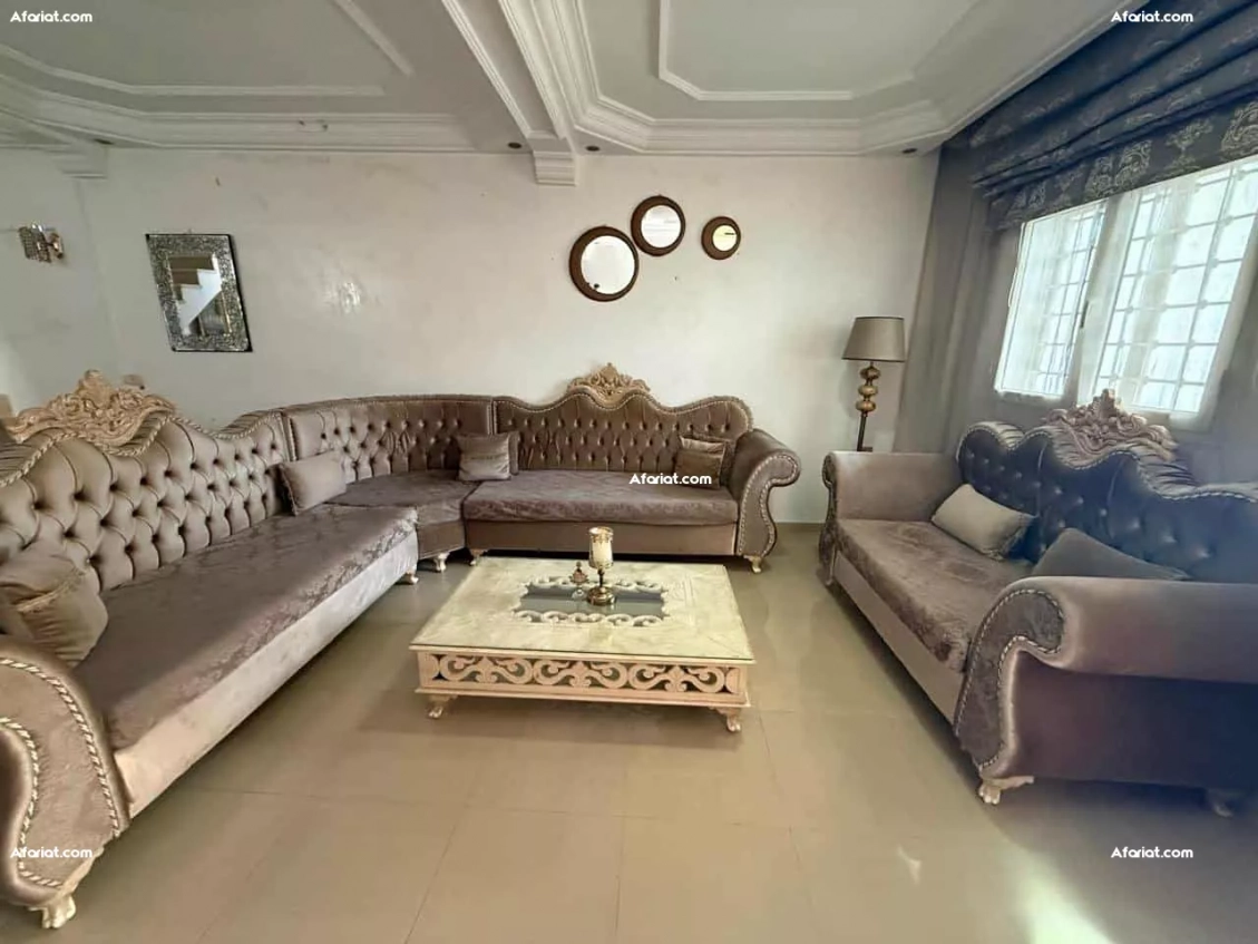 A vendre: sublime salon baroque 9 places+ table basse