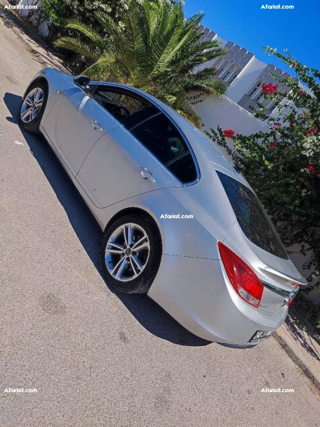jolie opel insignia num watsup. +436765535556