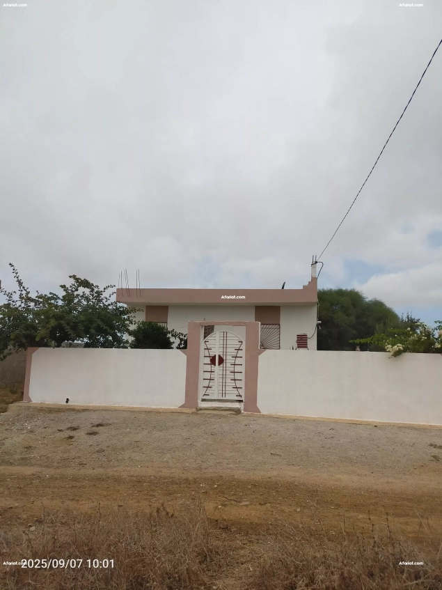 une maison indépendante près de la plage sud à El Hawaria