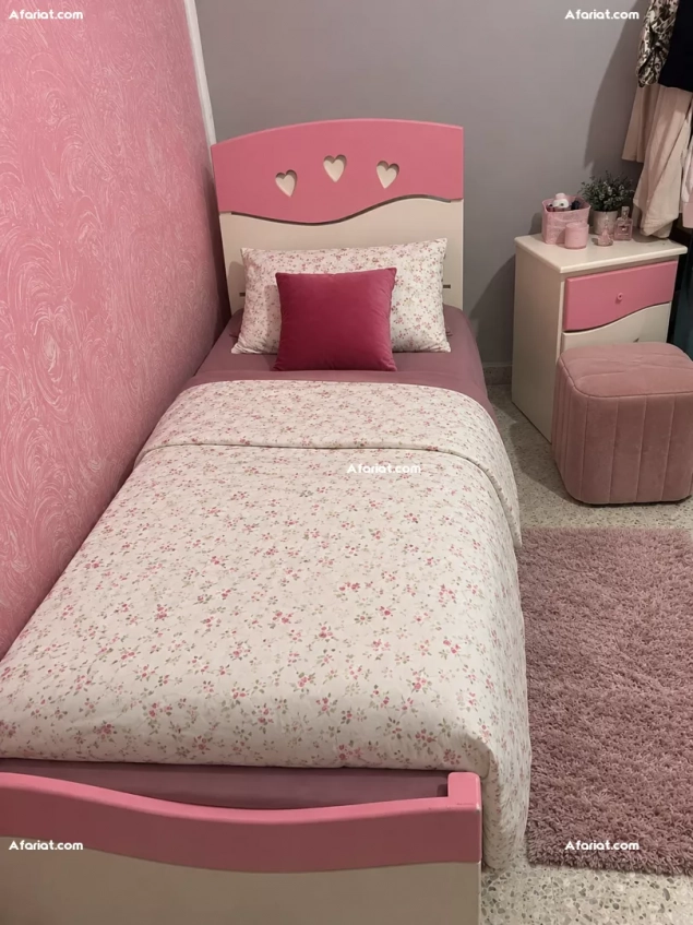 Joli bureau rose pour fille avec étagères et rangement – Bon état