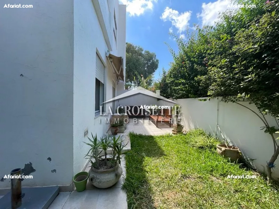 Triplex S+4 avec jardin à La Marsa 	MTRV0039
