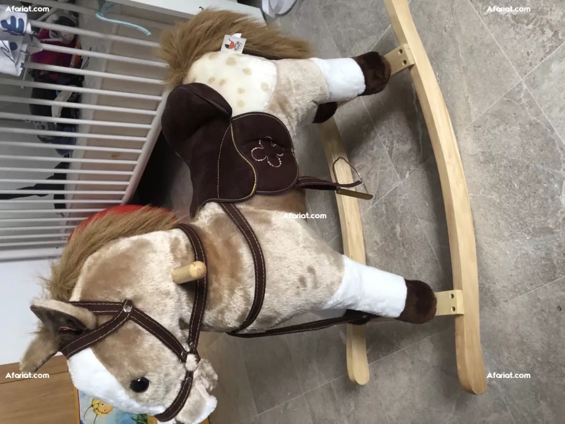 un cheval à bascule pour enfant neuf importe