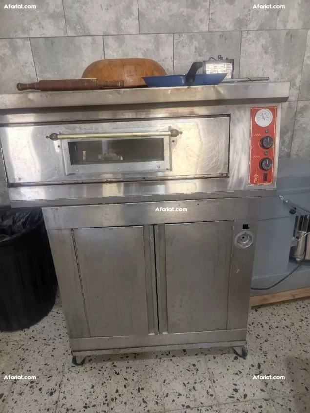 Four pizza avec socle inox