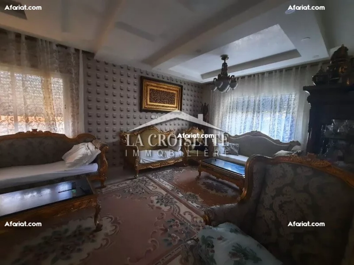 Villa S+7 avec deux appartements à La Marsa  MVV0077