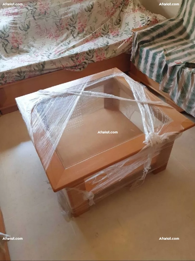 Table basse toute neuve va avec le salon déjà en vente