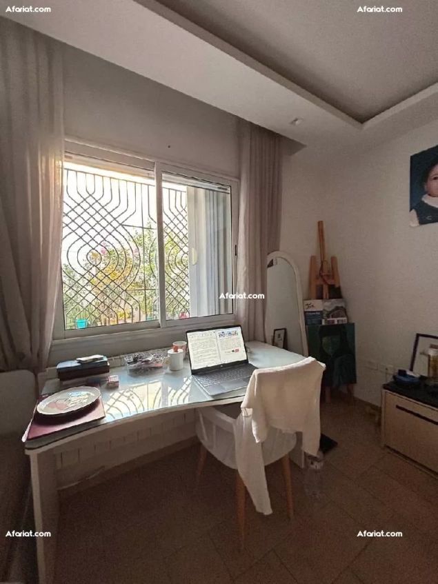 A vendre une maison avec deux magasins
