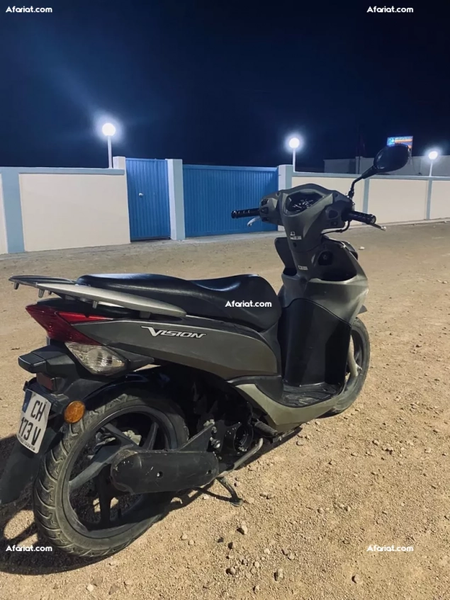 Honda vision 50cc à vendre…            10.650 km