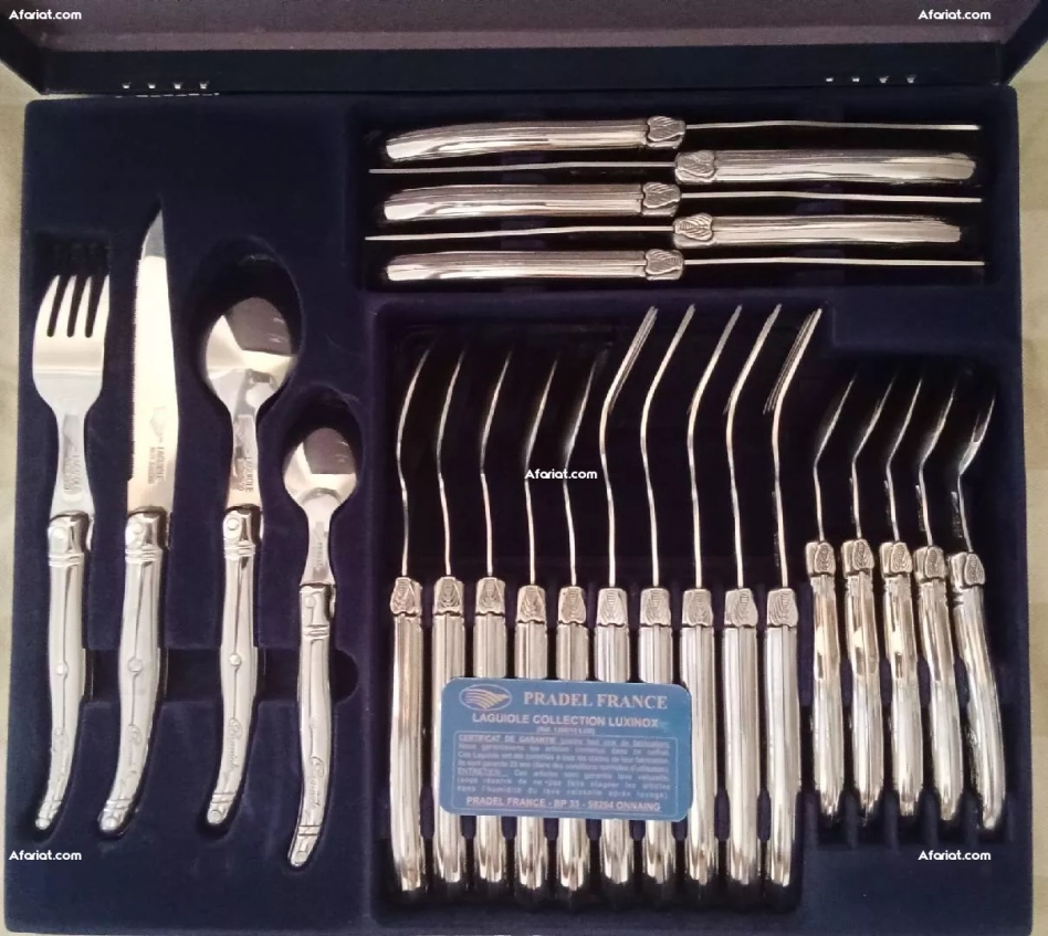 Ménagère 24 pièces et son service gateau NEUFS signés: LAGUIOLE