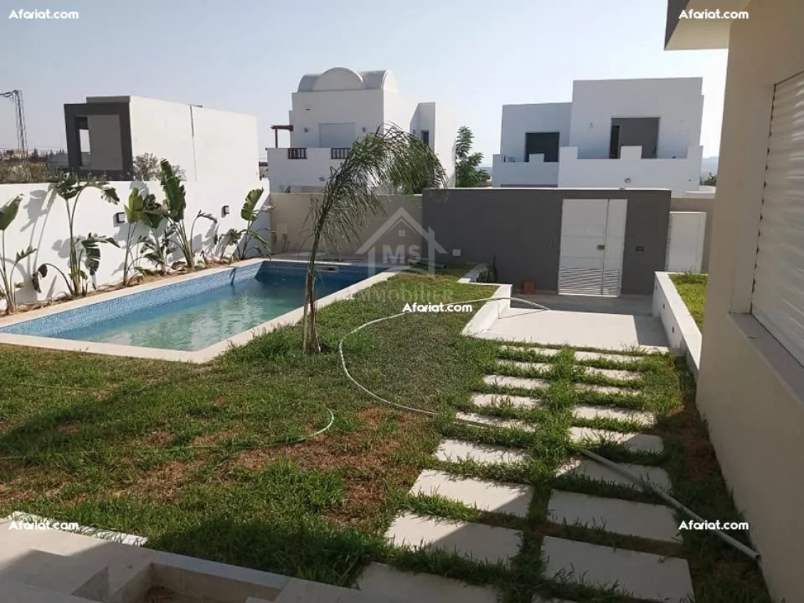 Une villa toute neuve avec piscine à vendre à Hammamet Sud