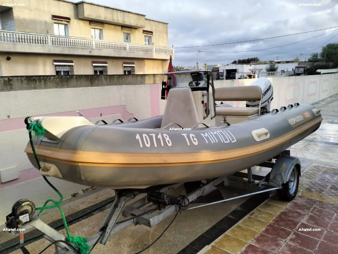 Bateau Semi-rigide Espadon 4.35m Moteur Evinrude 40cv en tres bon
