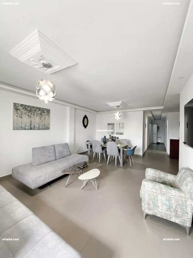 À vendre – Ensemble salon + lit avec table de chevet comme neufs