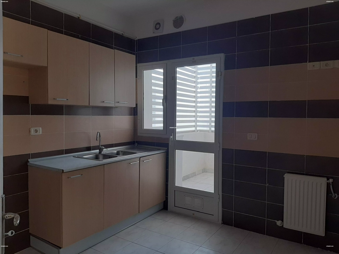 Appartement S+3 4ème étage à la Manouba