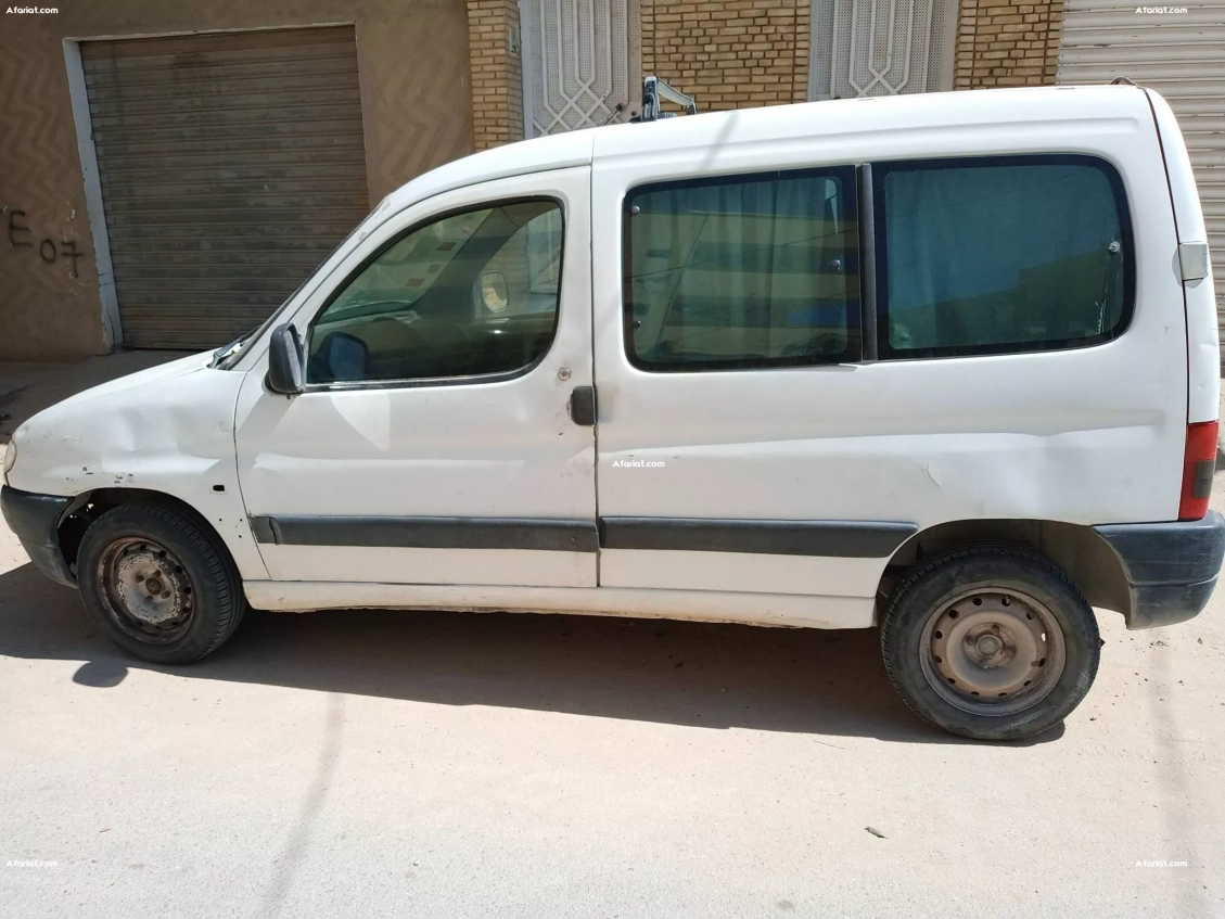 à vendre partner 5 chv 5 places essence