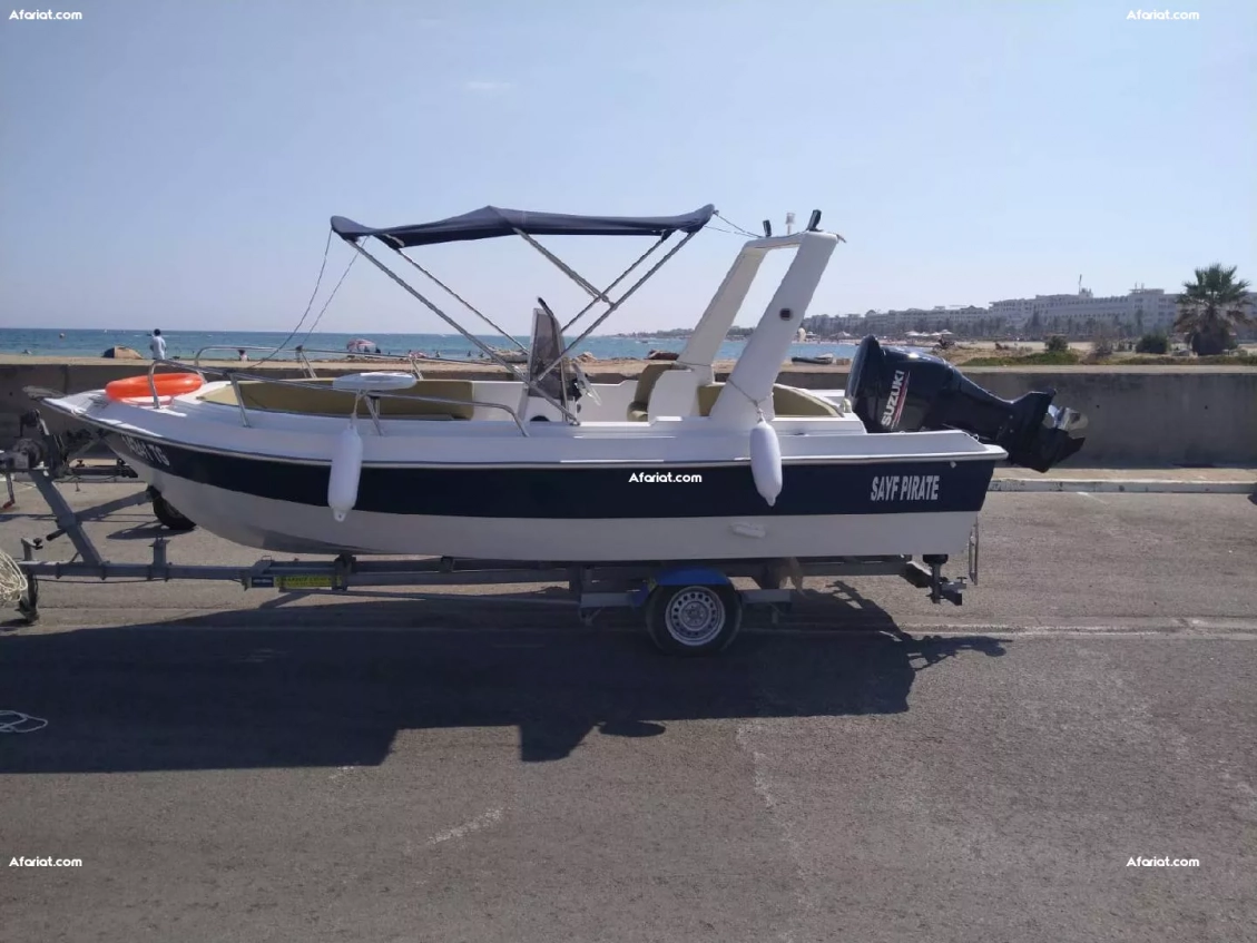 mini bateau de loisirs