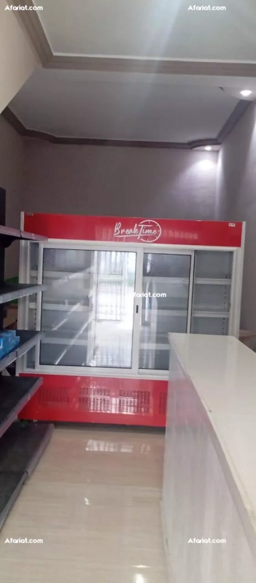 a vendre réfrigérateur+présentoirs
