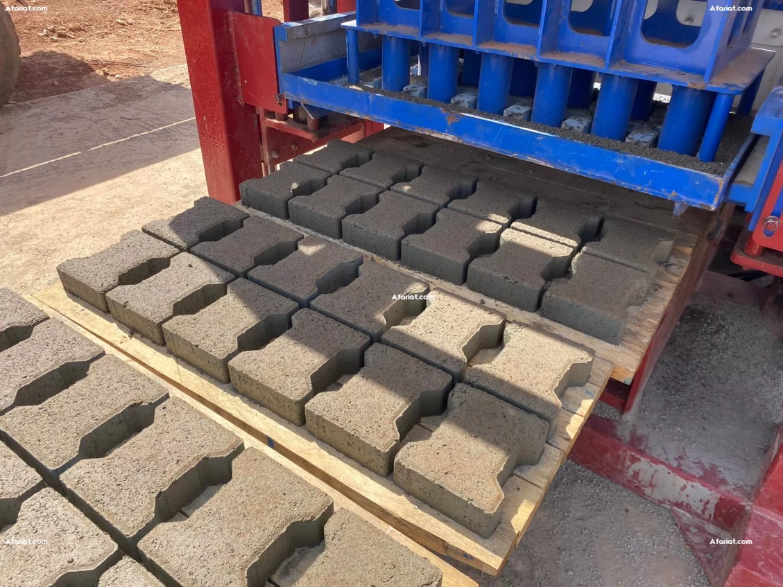 Machine a parpaing, pavé semi-automatique OTT4.1SA 2026