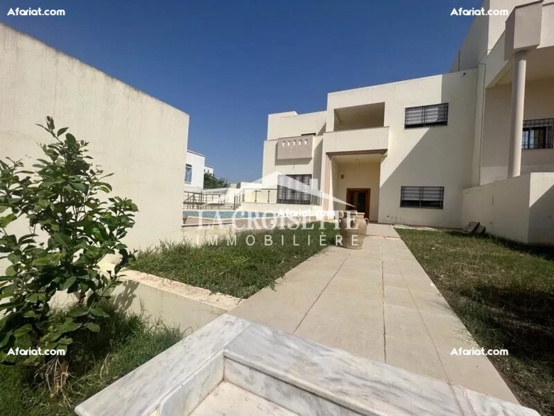 Villa S+5 avec piscine à La Marsa ZVL1394