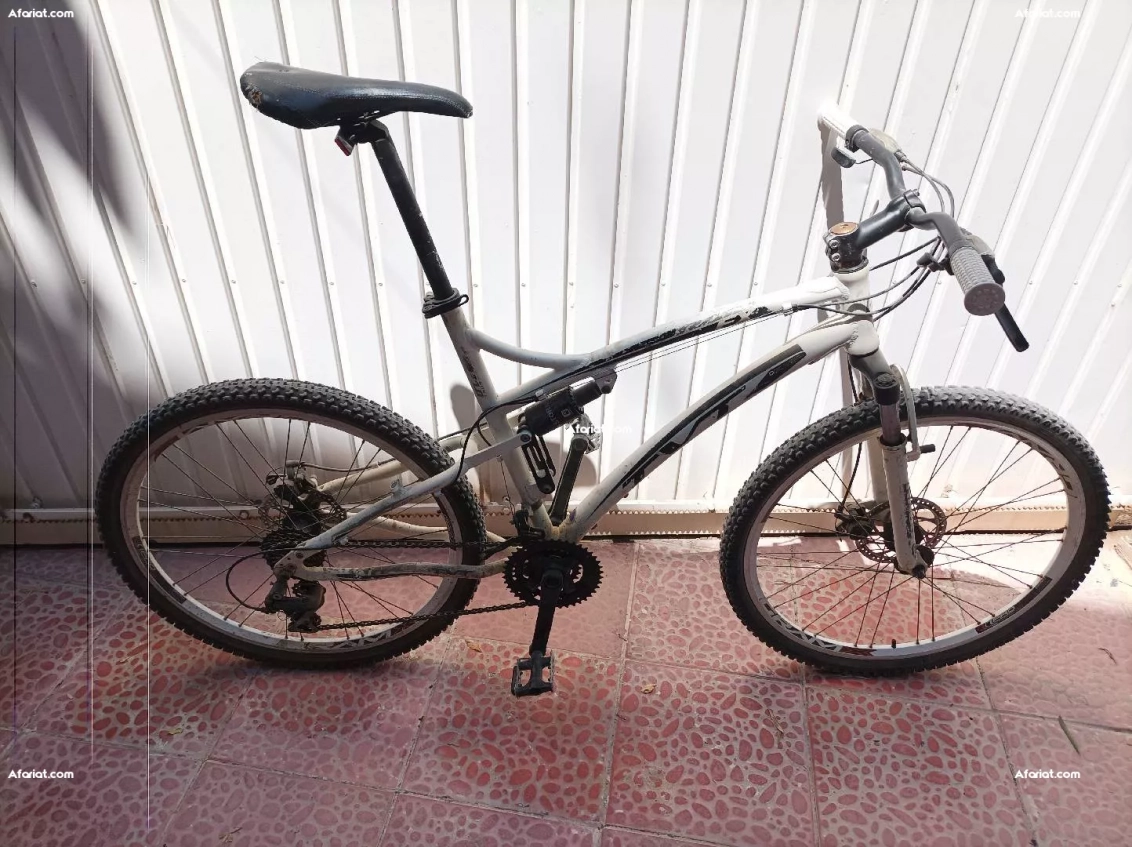 Vélo VTT amortisseur carbone