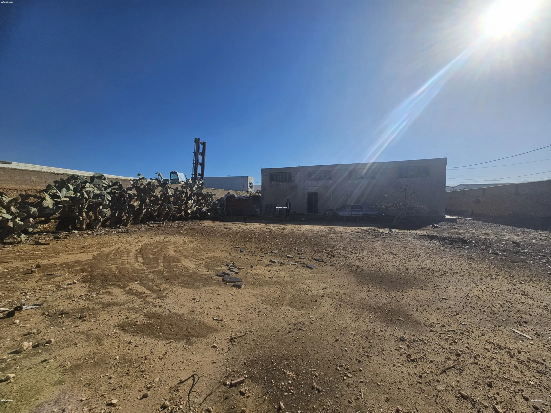 USINE AVEC TERRAIN A VENDRE