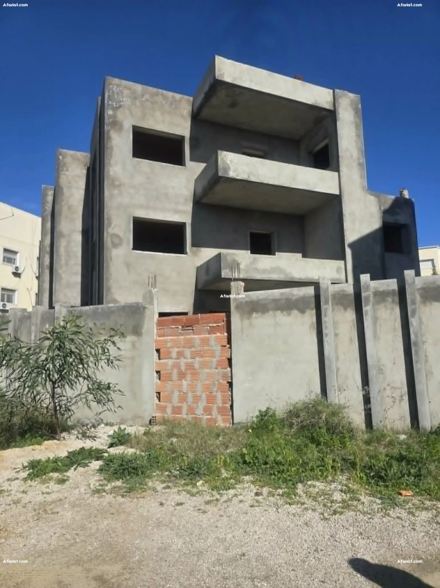 a vendre un immeuble inachevé à mrezga hammamet nabeul