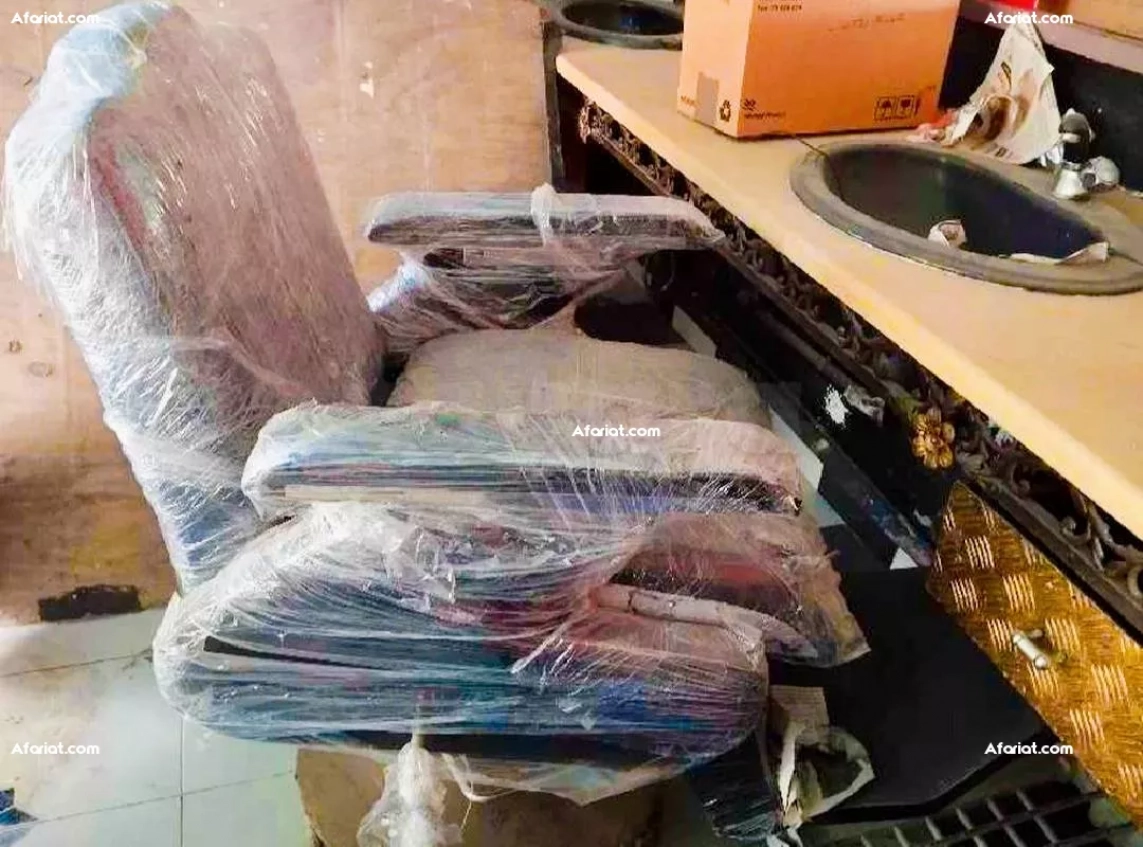 3 chaises et matériels de coiffure seulement 600 dt