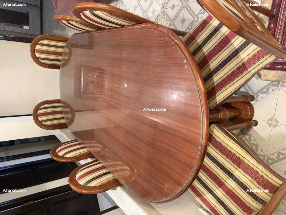à vendre table et 6 chaises