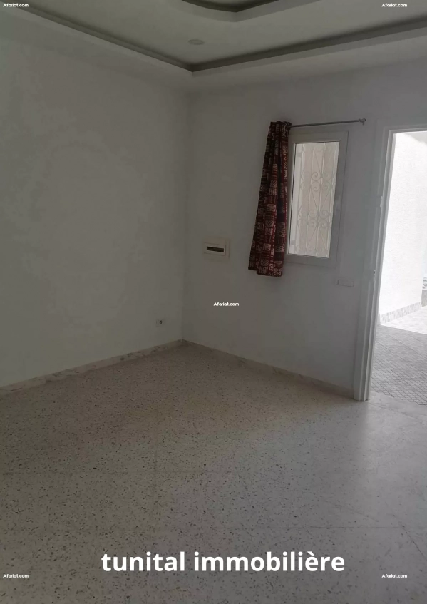 sidi daoued la marsa côté kiosque shelle a louer appartement vide