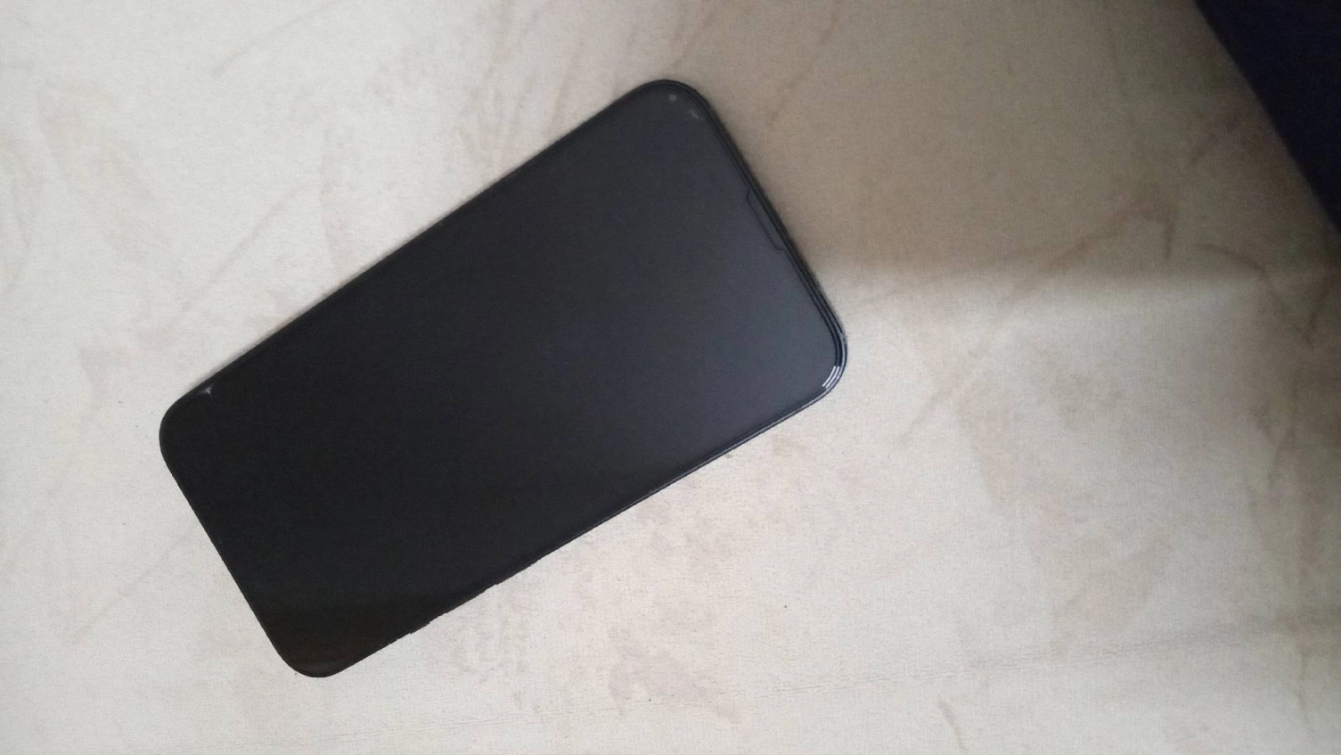 Je mets en vente mon iphone 13 à 900 d. appeler 96 124 719.