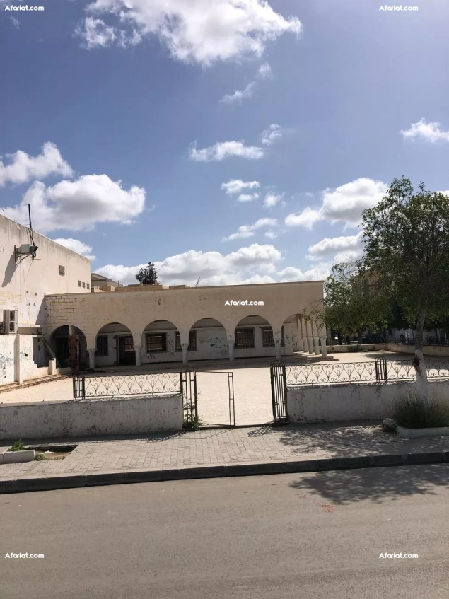 A VENDRE 557m²