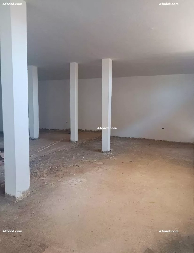 Local commercial ou entreposage