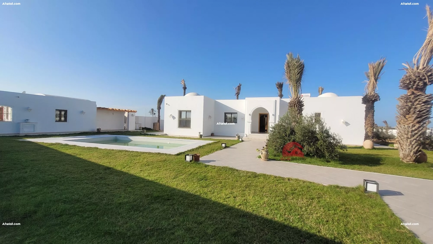 GRANDE MAISON SUR MEZRAYA DJERBA ZA - RÉF V693