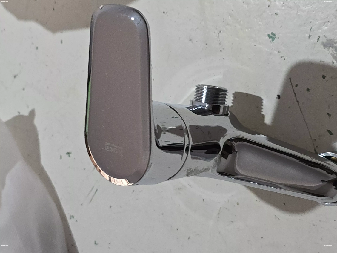 VEND QUATRE MÉLANGEURS SDB