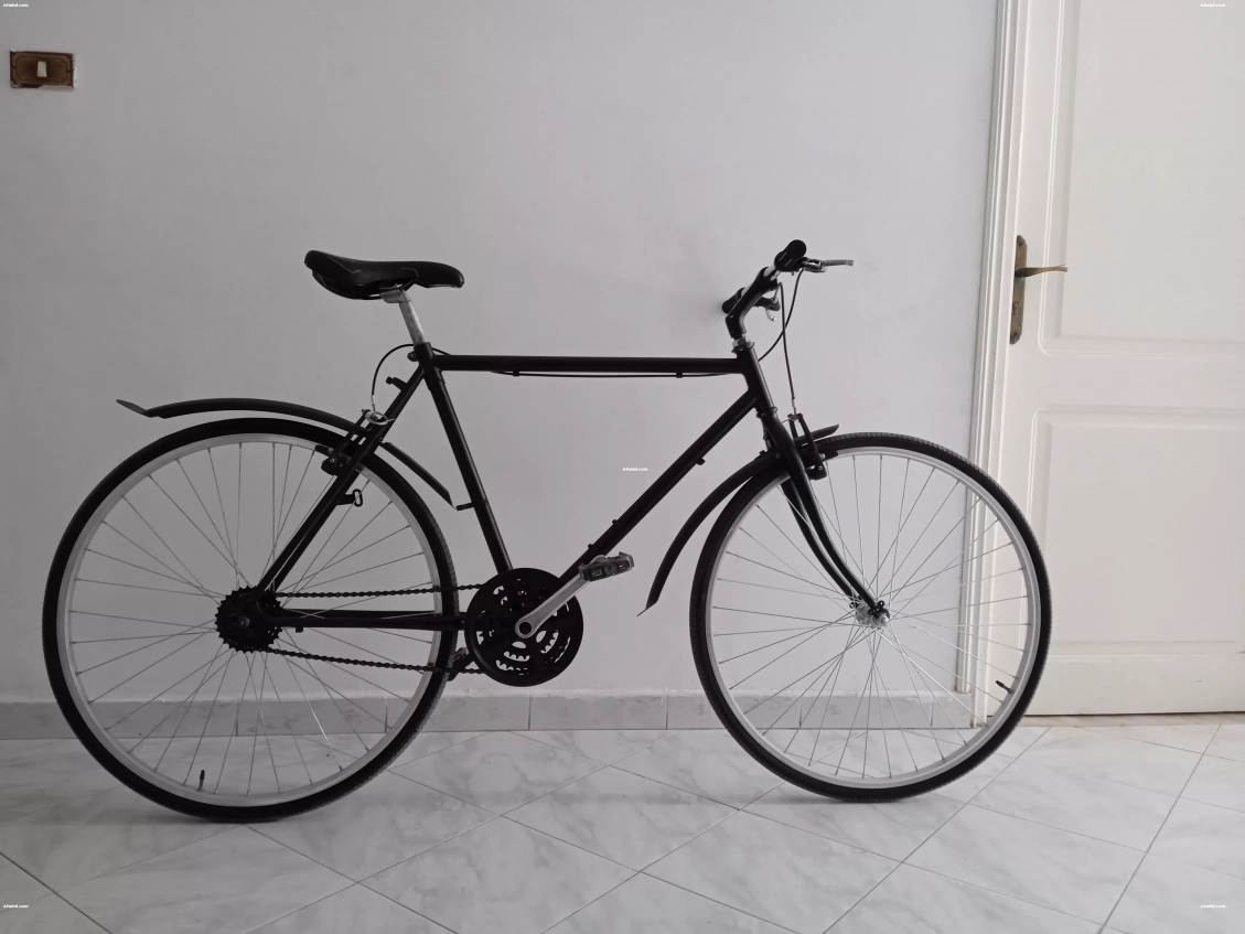 Vélo noir à vendre (350 DTN)