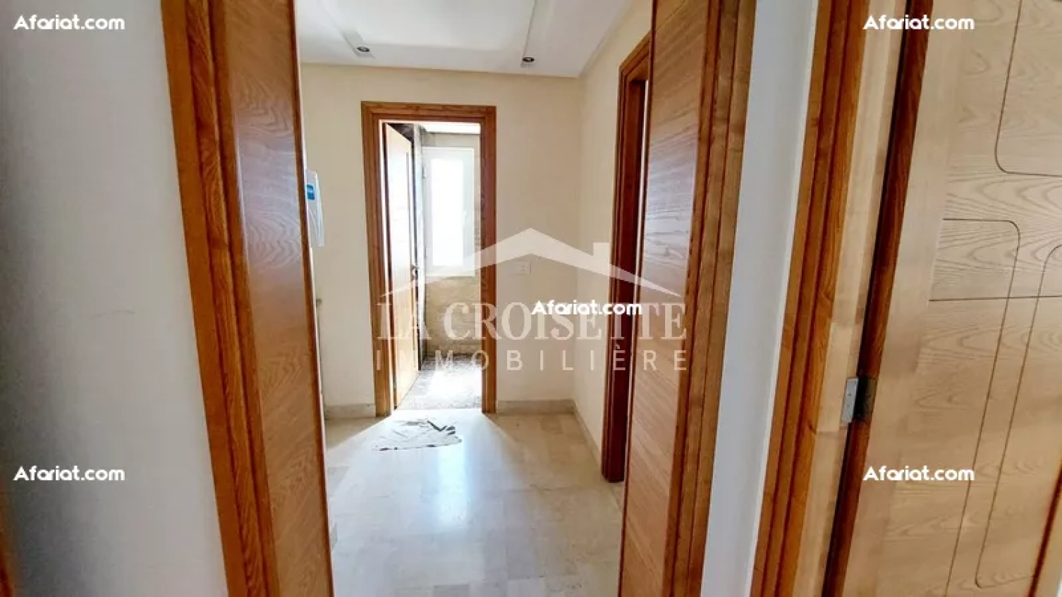 Bureau H+1 à Ain Zaghouan Nord ZBL0422