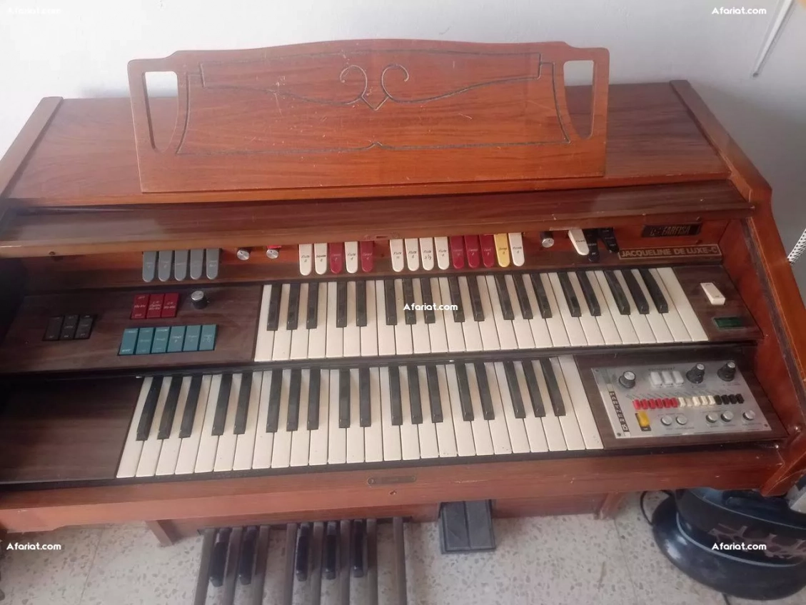 Piano antique italien marque farfisa Jacqueline de luxe c