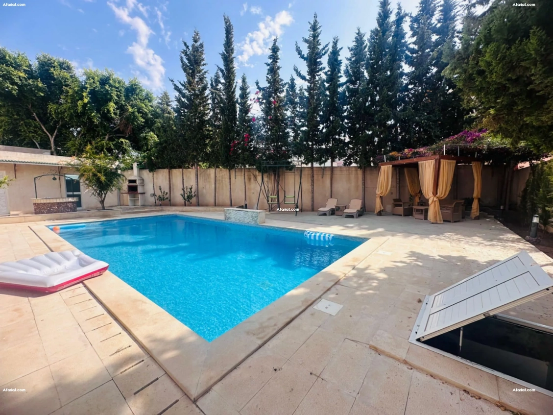 une villa meublée avec piscine a louer