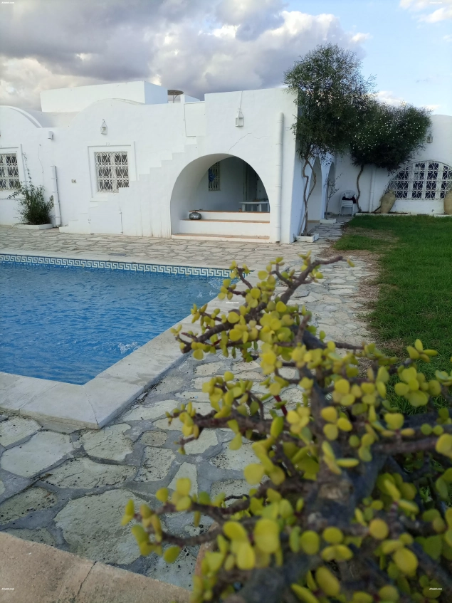 VILLA AVEC PISCINE